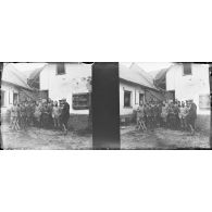 [Portrait de groupe de soldats français et russes, s.d.]