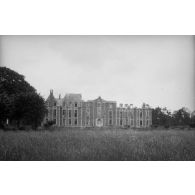 [Façade en ruines, s.d.]