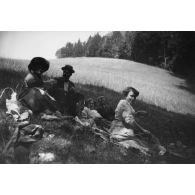 [Pause à l'ombre, 1920.]