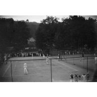 [Partie tennis en duos, s.d.]
