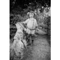 [Portrait flou d'une fillette, s.d.]