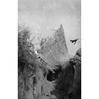 [Tranchée en ruine, s.d.]
