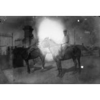 [Deux sous-officiers à cheval, s.d.]