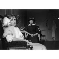 [Portrait d'une jeune fille et d'une femme convalescente, s.d.]