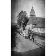 [Procession religieuse dans un village, s.d.]