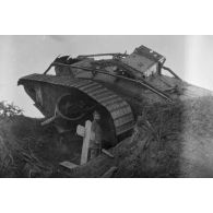 [Char britannique abandonné après la bataille, s.d.]
