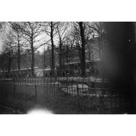 [Installations dans un parc urbain, s.d.]
