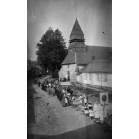 [Procession religieuse dans un village, s.d.]