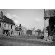[Centre-ville en ruines, s.d.]