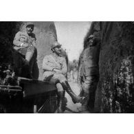 [Photographie de groupe dans une tranchée, s.d.]