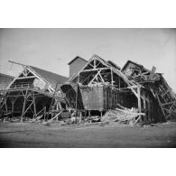 [Usine en ruines, s.d.]