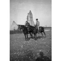 [Jean Gélas et un camarade sur leurs chevaux, s.d.]