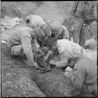 Découverte d'armes dans une cache au nord du massif des Trara par des éléments du 5e régiment étranger d'infanterie (5e REI).