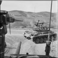 M24 Chaffee du 2e RSA sur une piste.