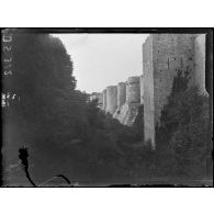 Provins (Seine-et-Marne). Les remparts. [légende d'origine]