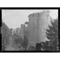 Provins (Seine-et-Marne). Les remparts. [légende d'origine]