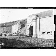 Fort de Douaumont, Meuse, l'entrée. [légende d'origine]