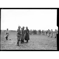 Prise d'armes au camp de Châlons. [légende d'origine]
