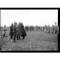 Prise d'armes au camp de Châlons. [légende d'origine]