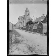 Roye-sur-Matz, l'église du village. [légende d'origine]