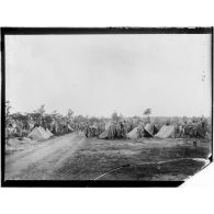 Le camp de Somme-Bionne et son bivouac. [légende d'origine]
