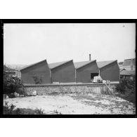 Les magasins généraux de Vanves et les entrepôts de Saint-Denis.