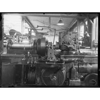 Argenteuil, un tour dans les usines Gnome. [légende d'origine]