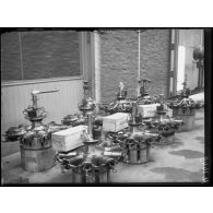 Le moulage et les essais des moteurs produits dans les chaînes de montage de l'usine Gnome à Argenteuil. [légende d'origine]