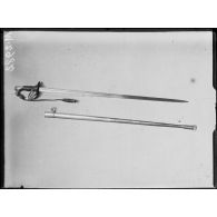 Paris, musée de l'Armée, sabre d'officier de cavalerie légère. [légende d'origine]