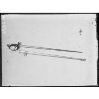 Paris, musée de l'Armée, sabre de cavalerie légère 1892, chasseur à cheval ou hussard. [légende d'origine]
