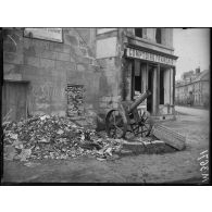 Carlepont, un faux canon allemand. [légende d'origine]