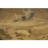 Simulation d'attaque au mortier lors d'un exercice des commandos parachutistes de l'air près du camp Morehead.
