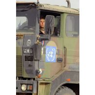 TRM 10000 des transporteurs du 503e régiment du train (RT) lors d'une halte.