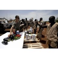 Livraison par avion sur le camp de Birao.