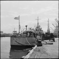 Le destroyer égyptien Ibrahim el Awal, capturé par la marine israëlienne, dans le port d'Haïfa.