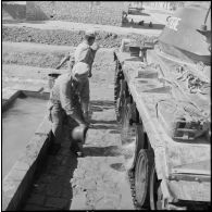 Lavage d'un M24 Chaffee.