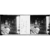 Archives photographiques de Fernand Clapiés (1881-1929). Boîte de plaques de verre intitulée "Somme. Chuignes. Ma cagna".