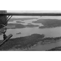 Survol d'une baie de la Baltique et d'une base d'hydravions, par un hydravion Blohm und Voss Bv 138 du See-Aufklaerungsgruppe-125.