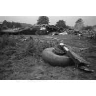 Divers débris de l'épave d'un Halifax-MK1 britannique, du 35.Squadron britannique, abattu lors d'un raid sur l'Allemagne.
