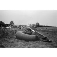 Divers débris de l'épave d'un Halifax-MK1 britannique, du 35.Squadron britannique, abattu lors d'un raid sur l'Allemagne.