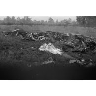 Divers débris de l'épave d'un Halifax-MK1 britannique, du 35.Squadron britannique, abattu lors d'un raid sur l'Allemagne.