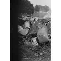 Divers débris de l'épave d'un Halifax-MK1 britannique, du 35.Squadron britannique, abattu lors d'un raid sur l'Allemagne.