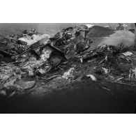 Divers débris de l'épave d'un Halifax-MK1 britannique, du 35.Squadron britannique, abattu lors d'un raid sur l'Allemagne.