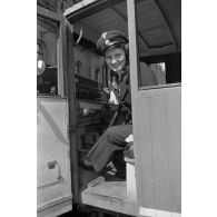 Portrait d'une conductrice de camion de la Deutche Reichspost à Berlin.