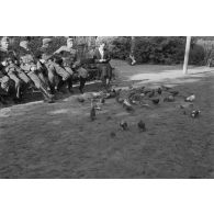 Loisirs de soldats allemands lors de l'occupation de Rige (Lettonie).