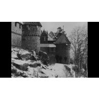 [Vallée du Rhin, Haut Koenigsbourg. Cantonnement en France. Italie : enterrement militaire.]