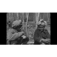 [Soldats alliés : belges, hindous, britanniques, américains et serbes.]