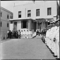 Cérémonie à l'amirauté d'Alger.