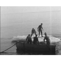 [Régions arctiques : soldats russes, lapons.]