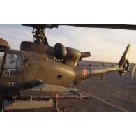 Hélicoptère de combat Gazelle de l'ALAT (aviation légère de l'armée de terre) équipé de missiles Mistral pour la défense air-air des hélicoptères de combat Gazelle Hot.